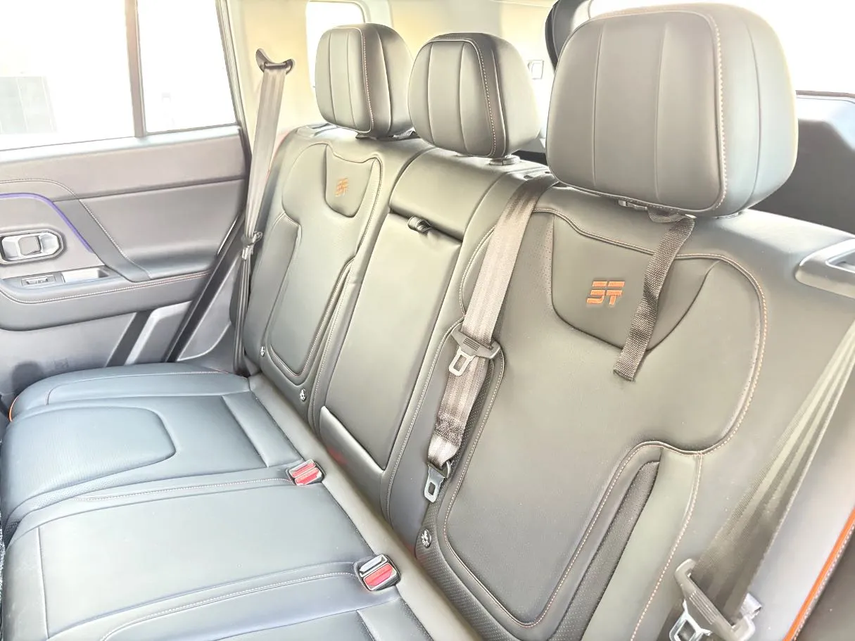 Car image 16