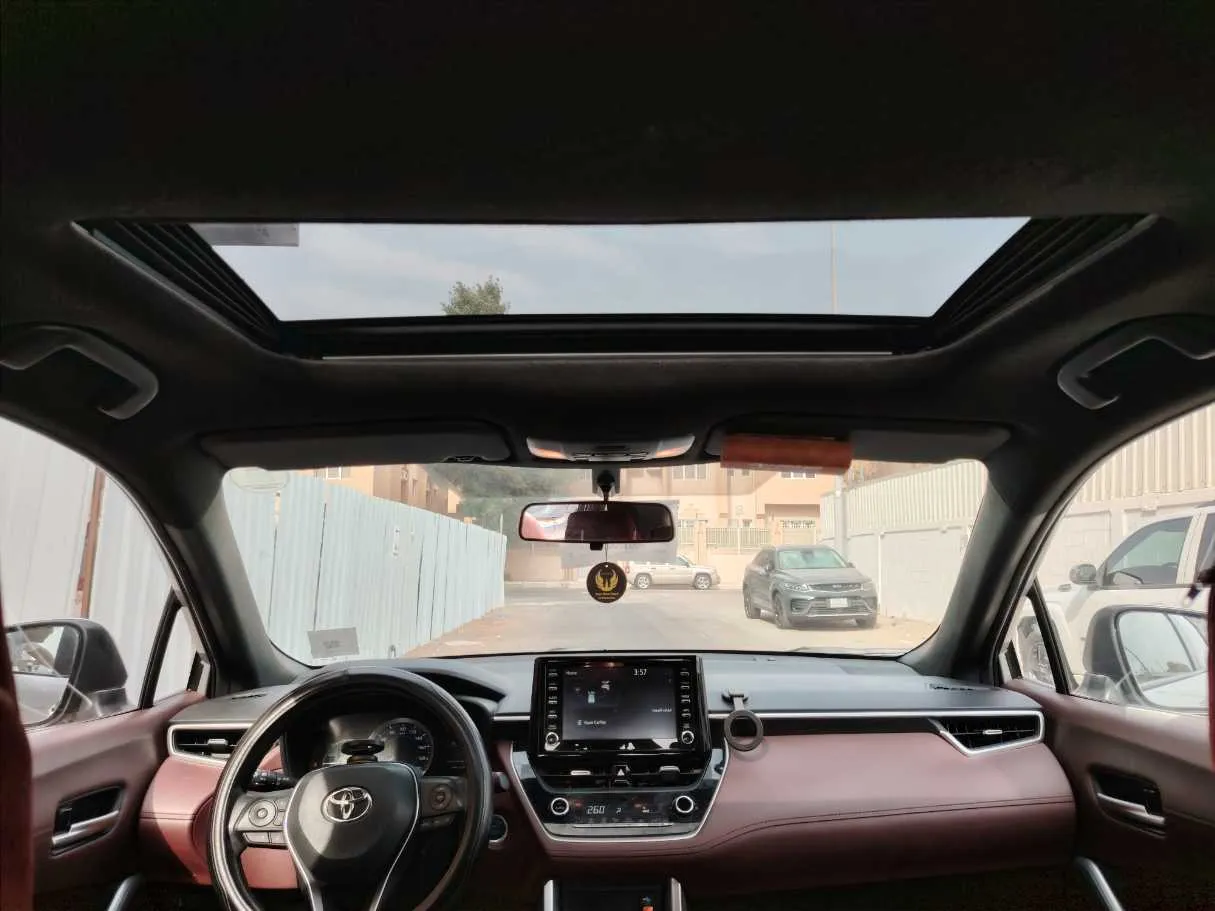 Car image 17
