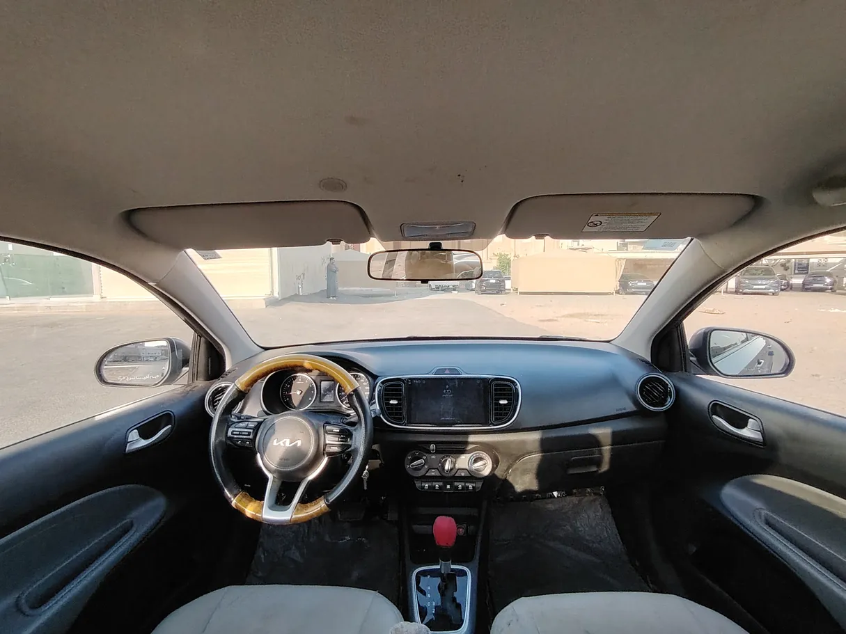 Car image 17