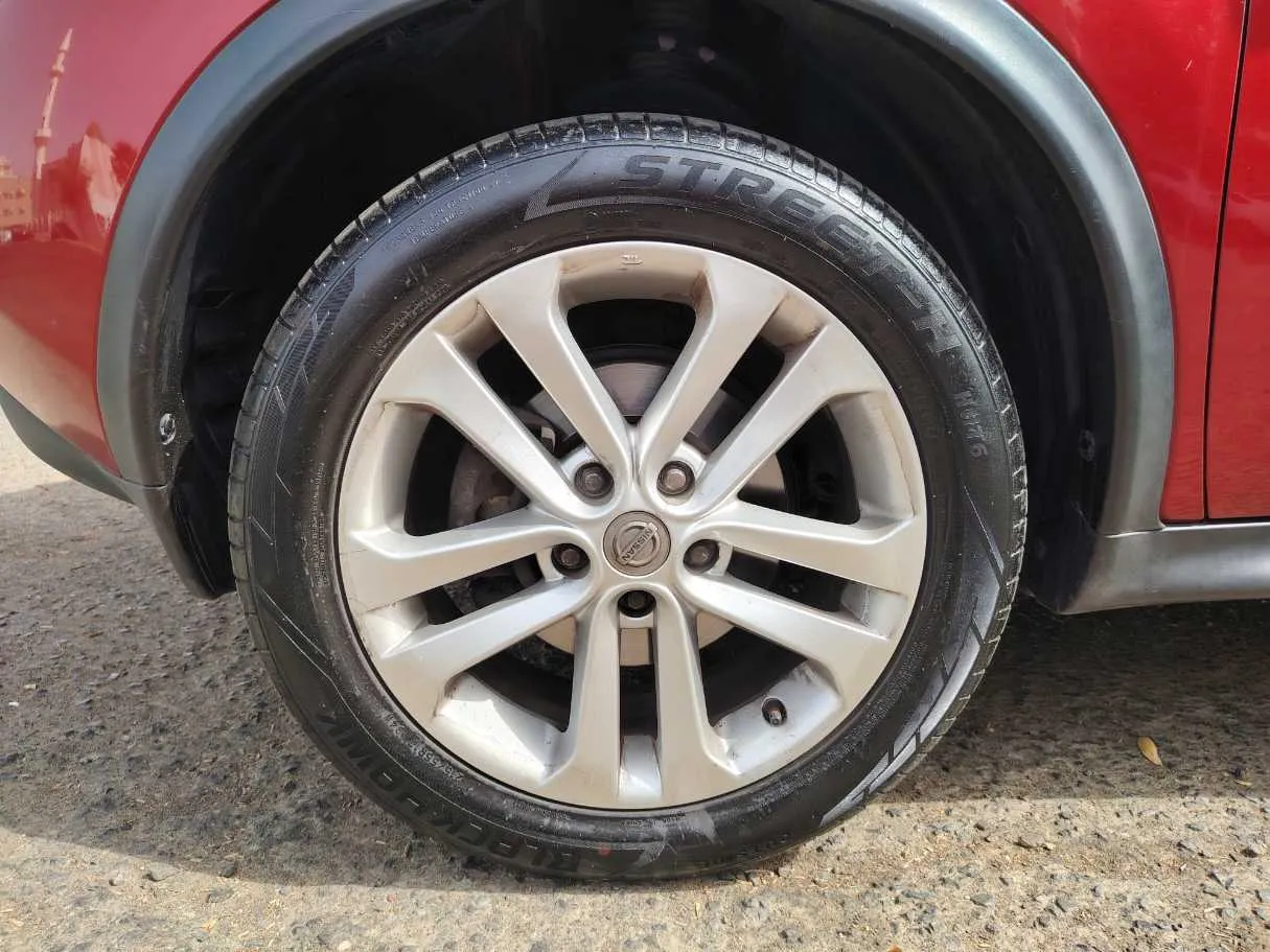 Car image 9