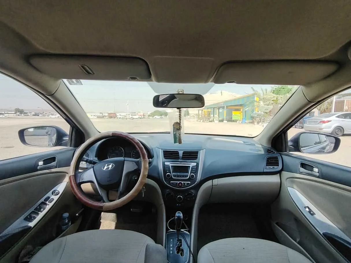 Car image 17