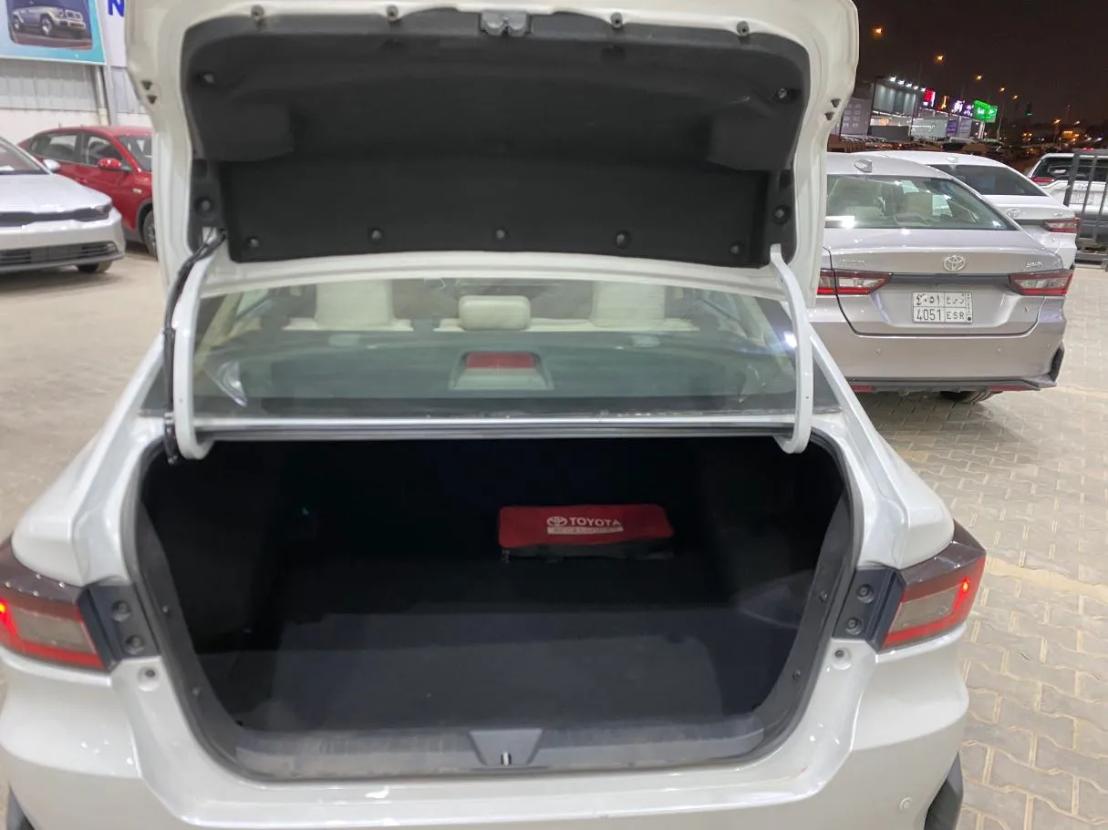 Car image 16