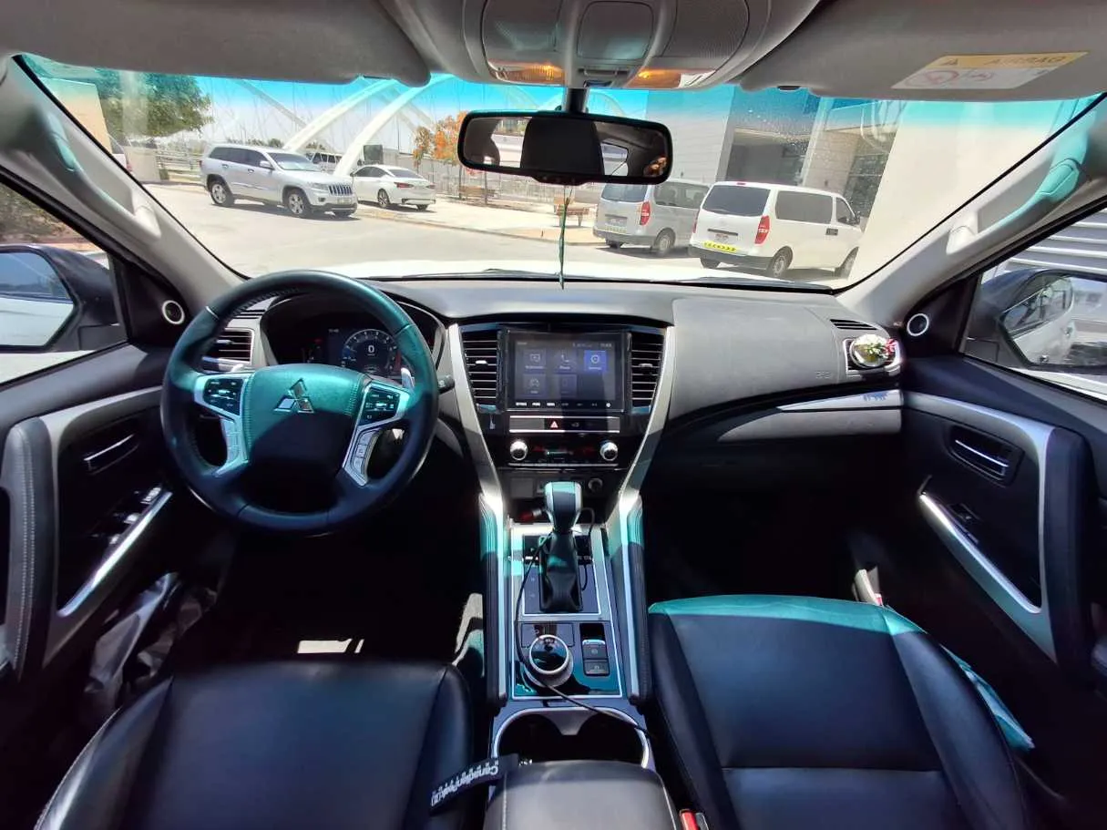Car image 15