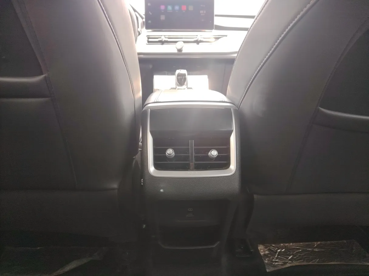 Car image 25
