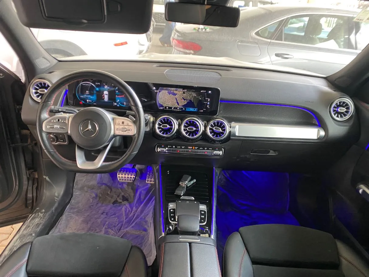 Car image 14