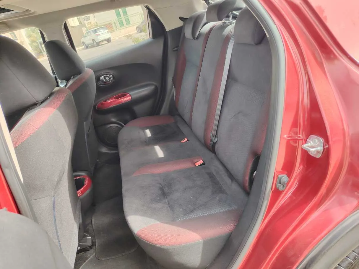 Car image 16