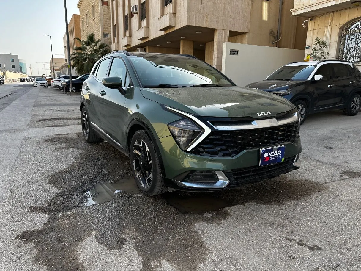 Car image 3