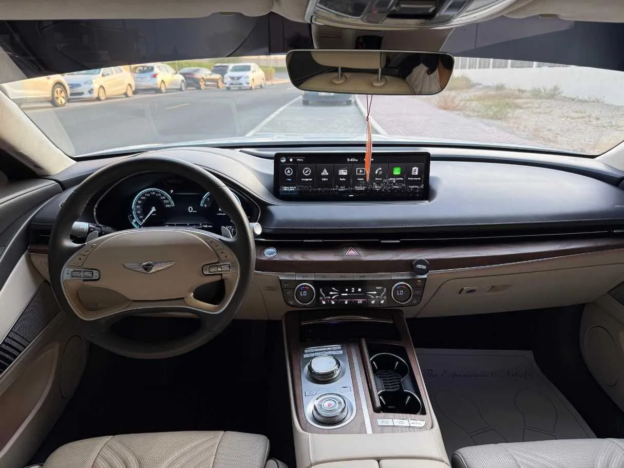 Car image 10