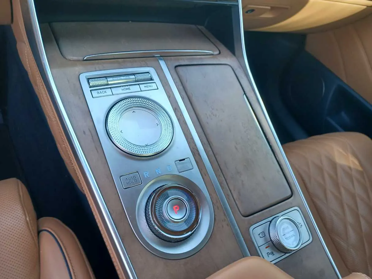 Car image 17