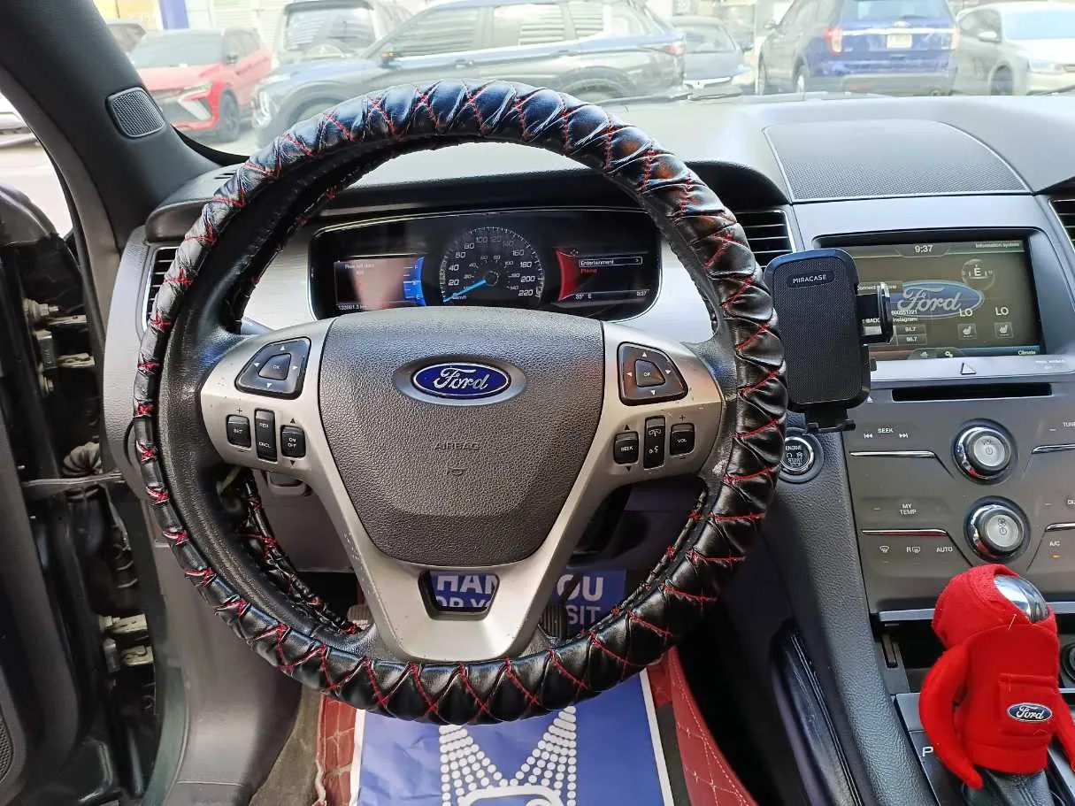 Car image 17