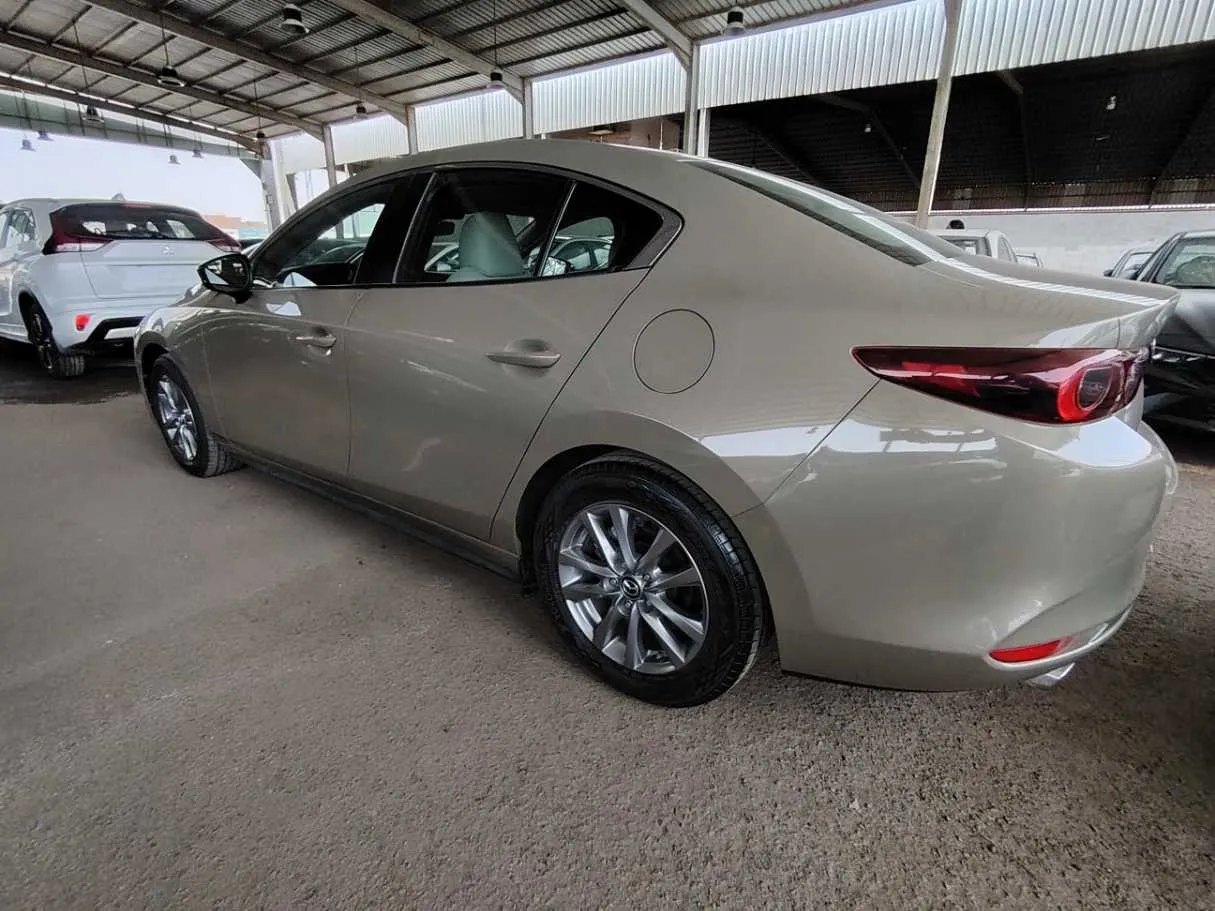 Car image 8