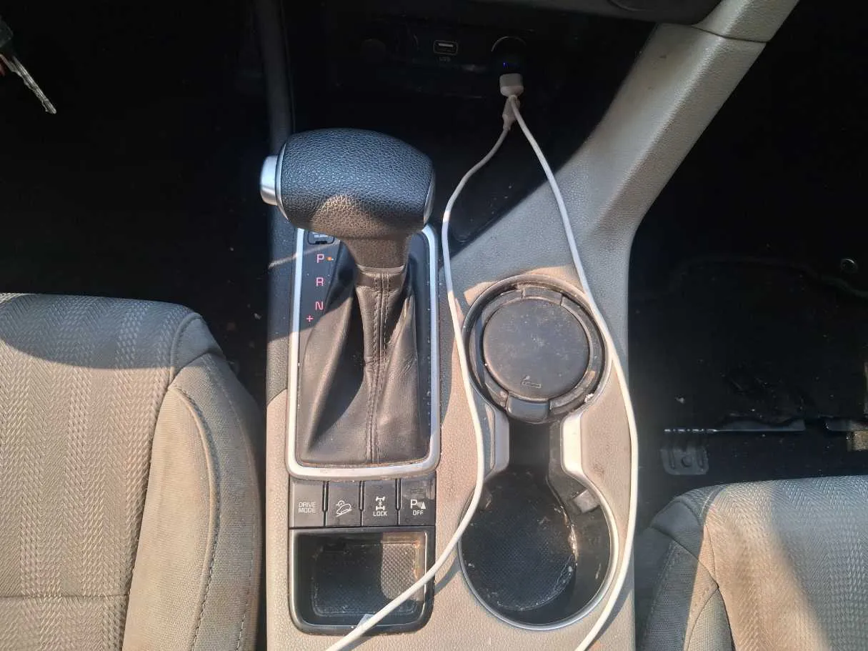 Car image 17