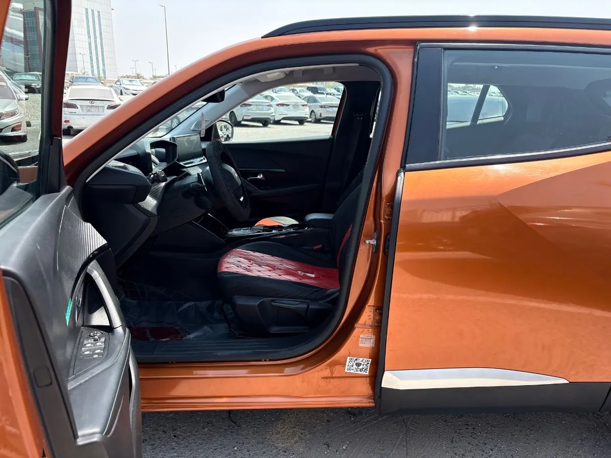 Car image 11
