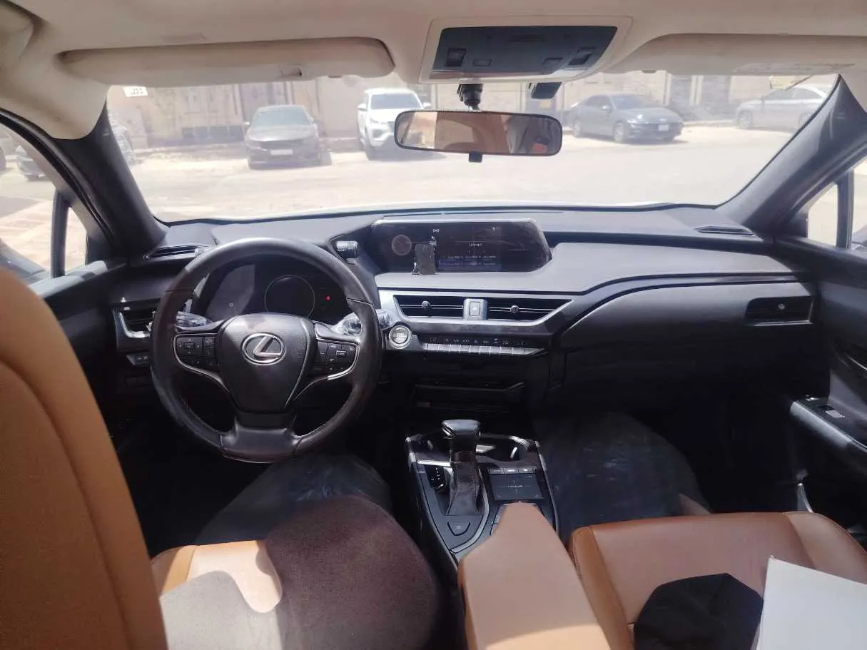 Car image 16