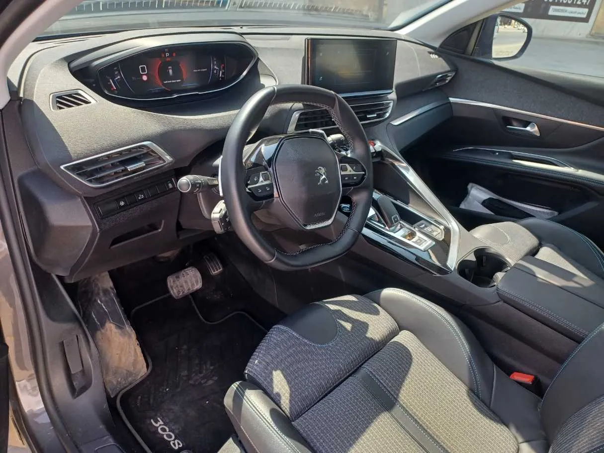 Car image 11