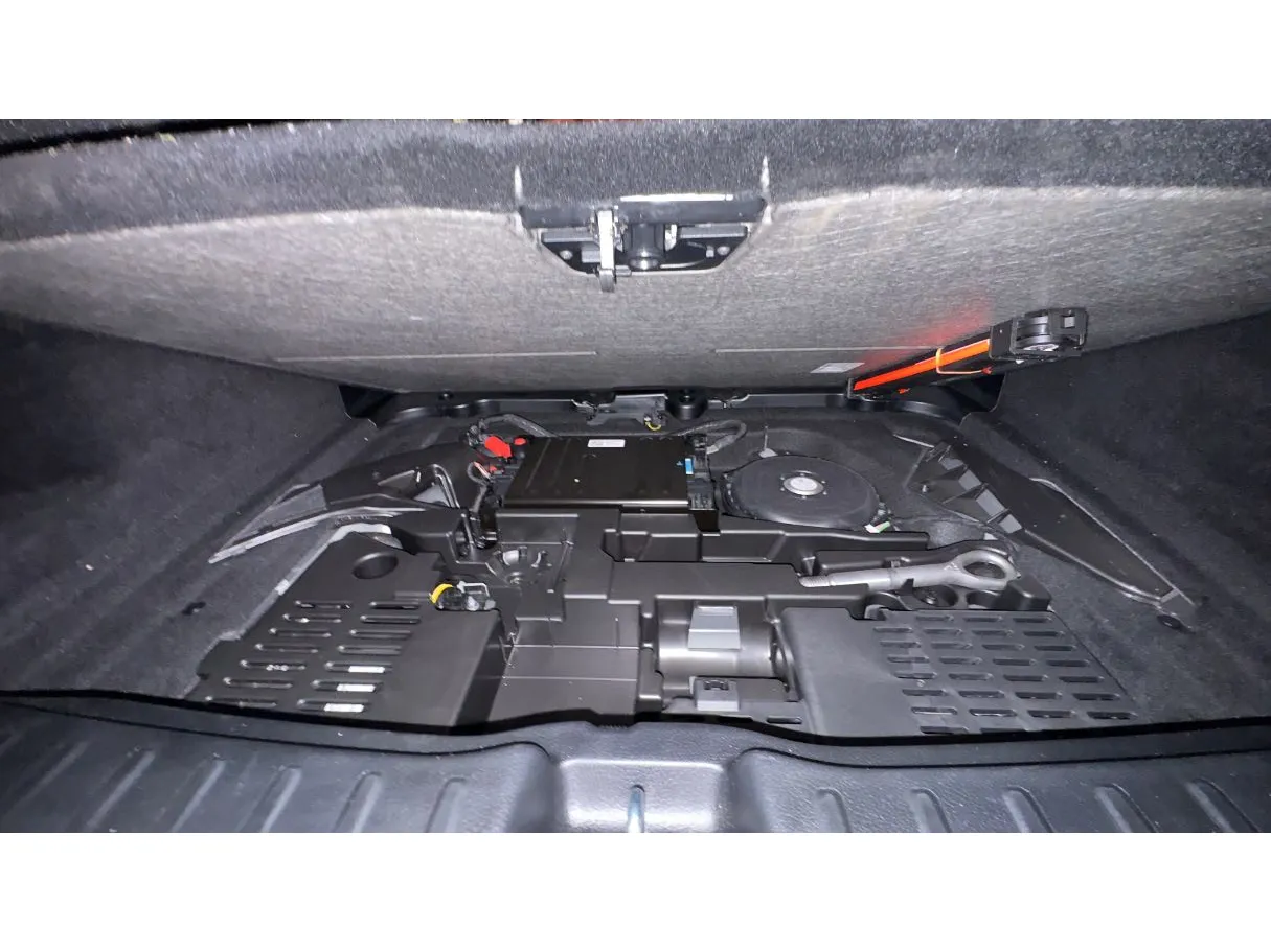 Car image 25