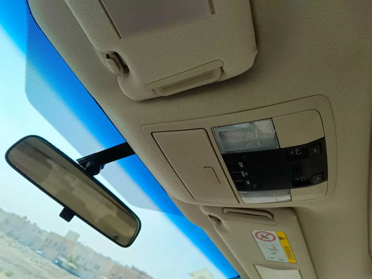 Car image 32