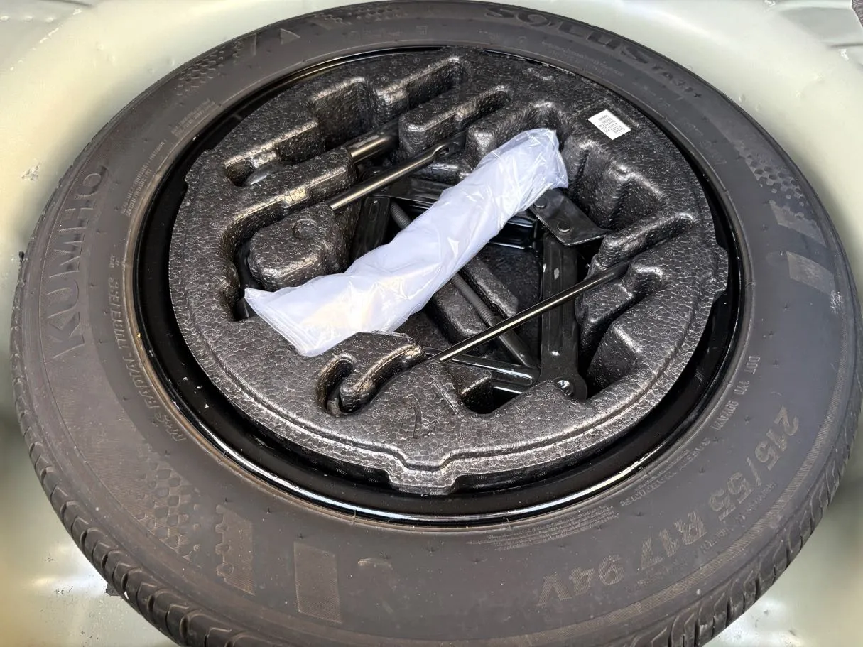 Car image 28
