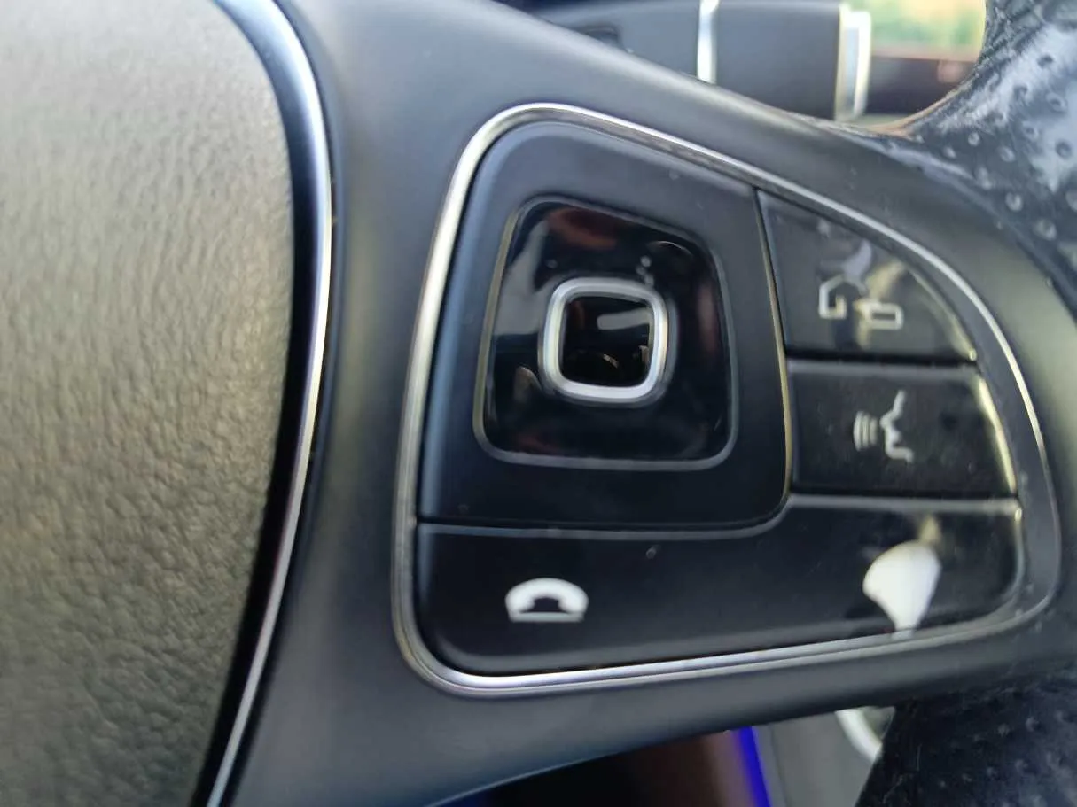 Car image 33