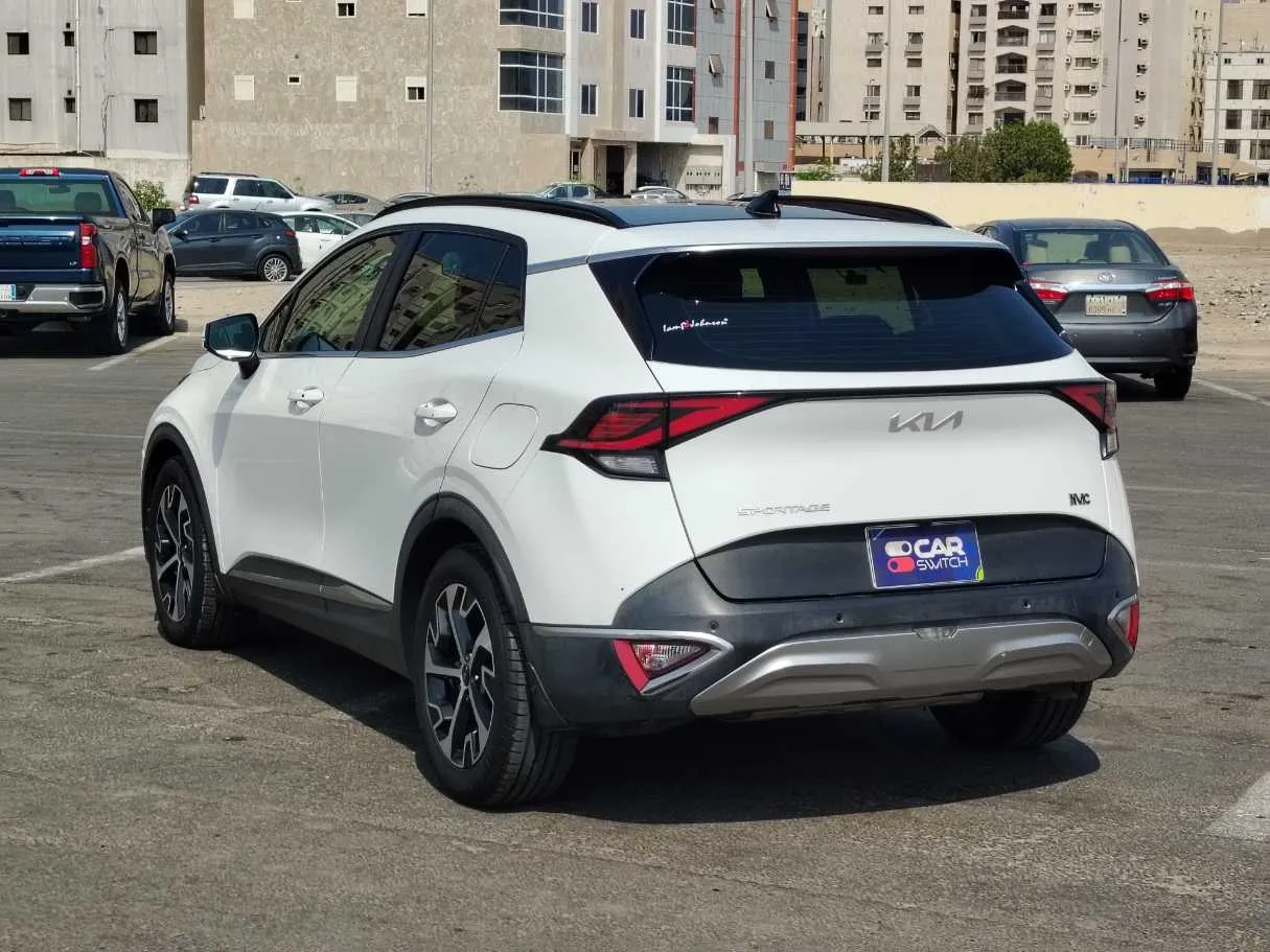 Car image 7