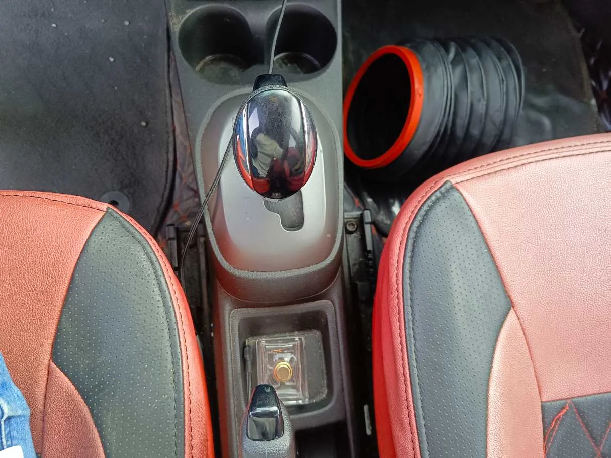 Car image 19