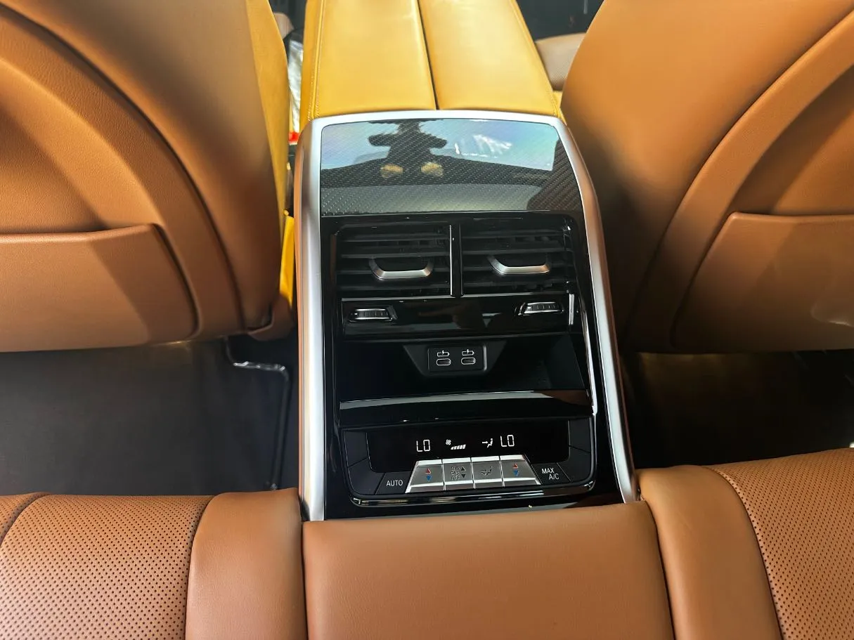 Car image 29