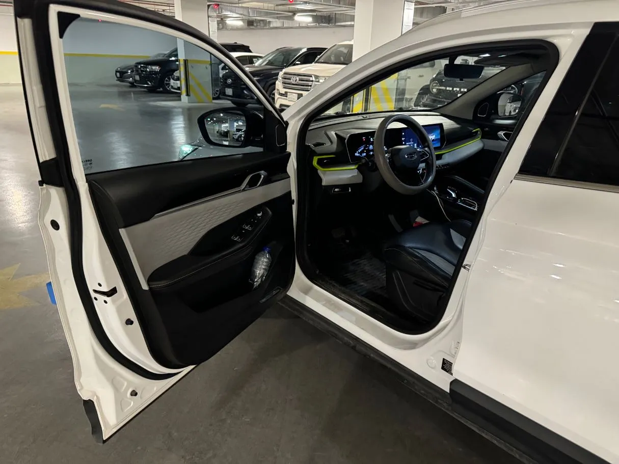 Car image 10