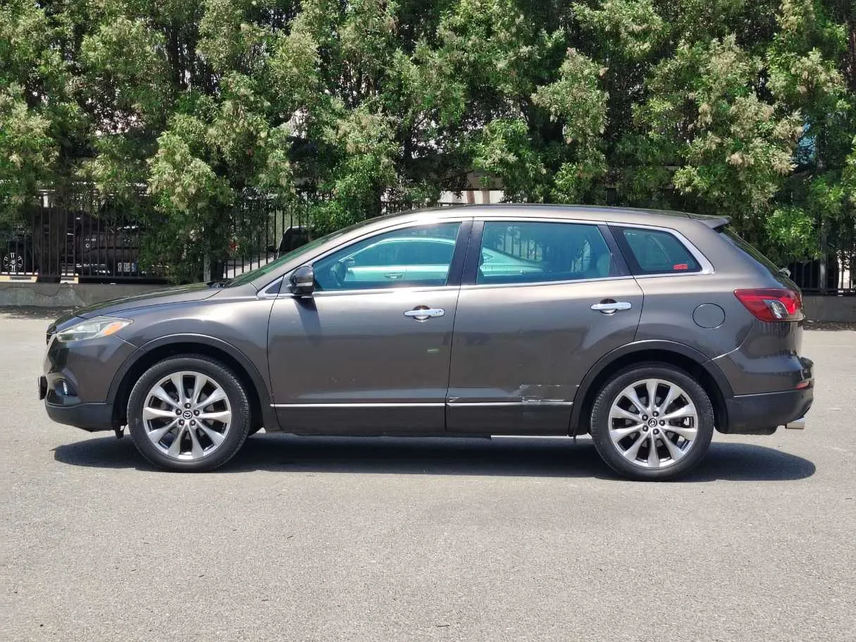 Car image 8
