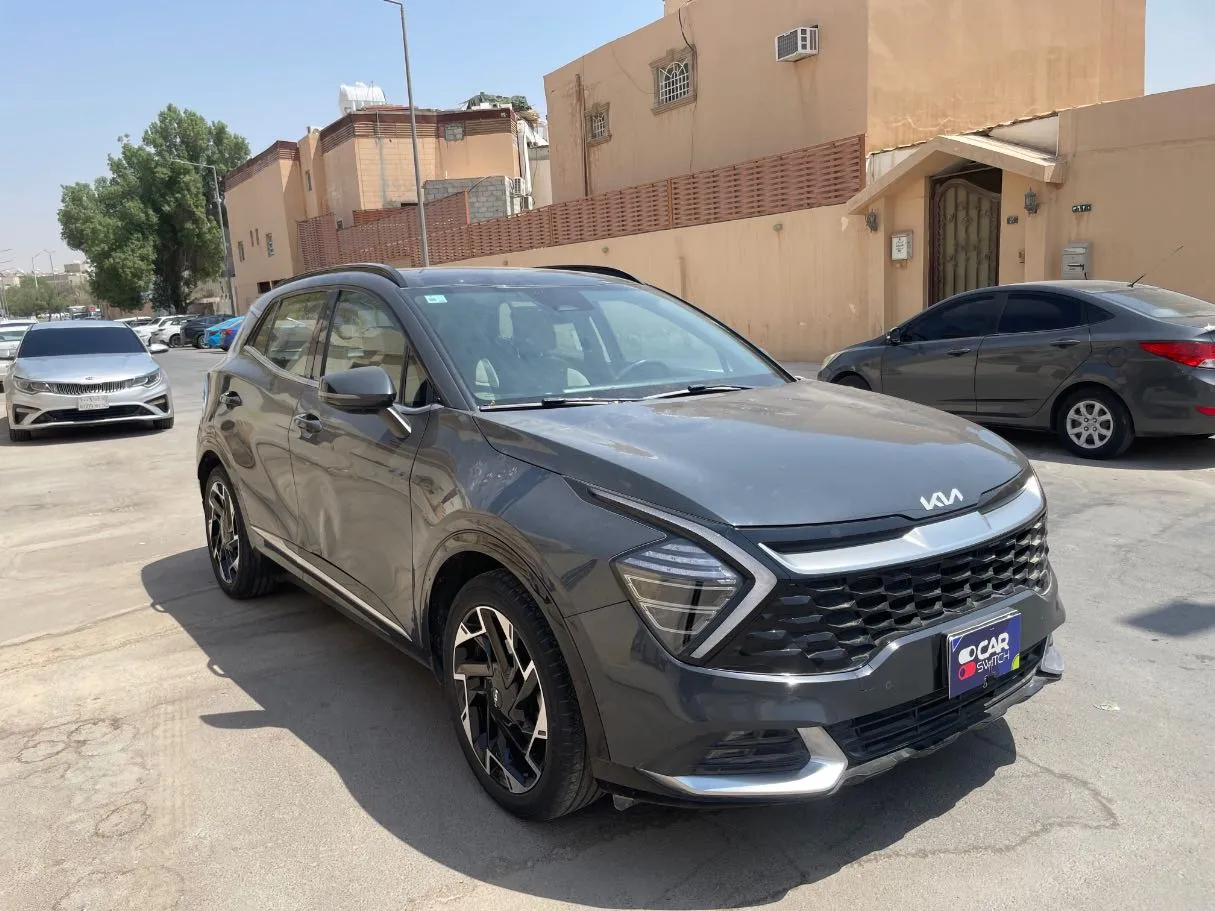 Car image 3