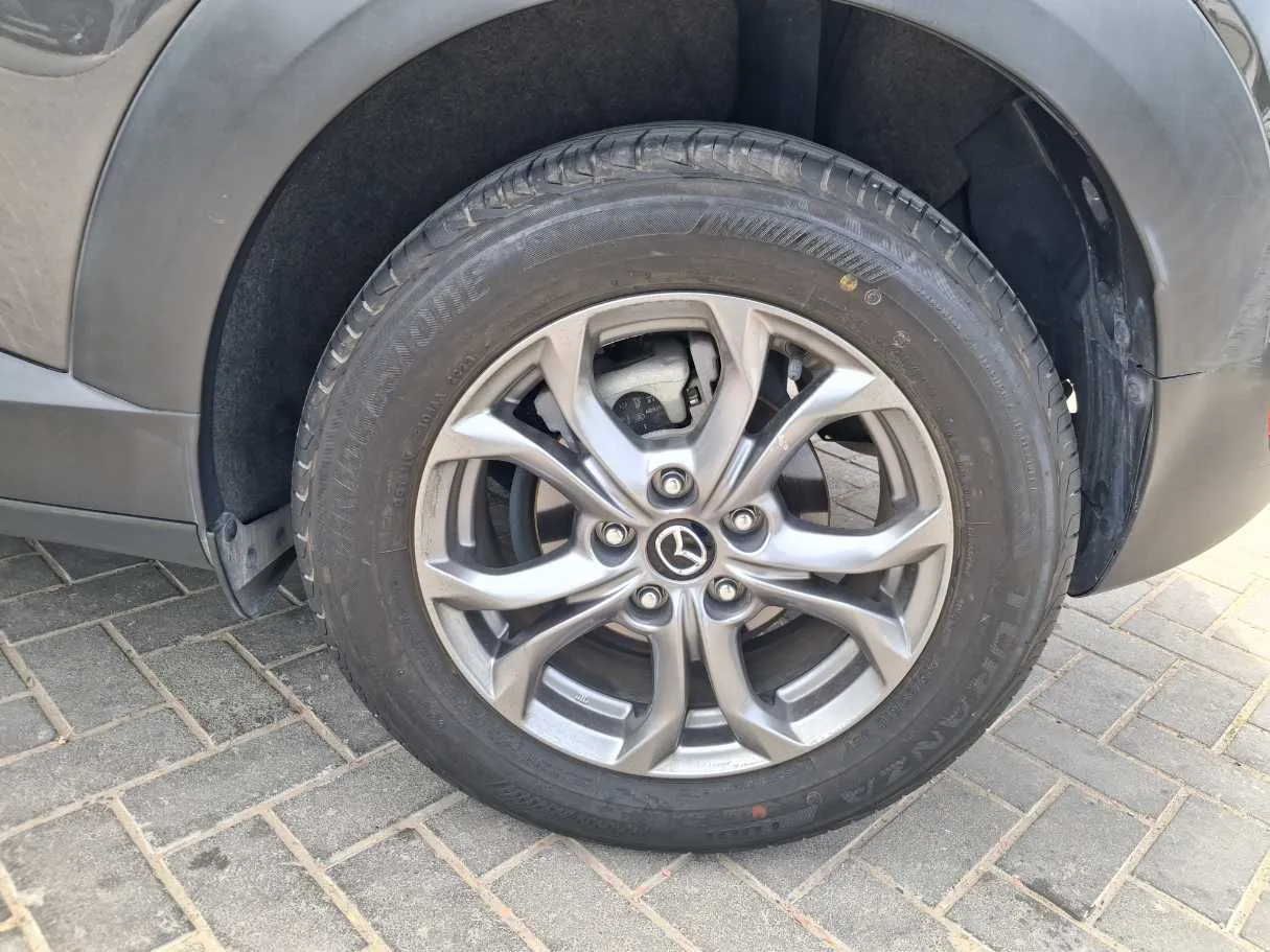 Car image 9