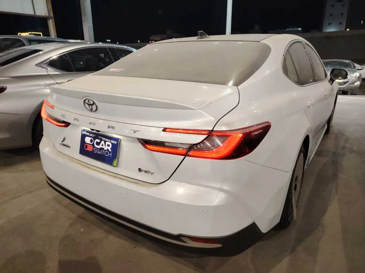 Car image 5