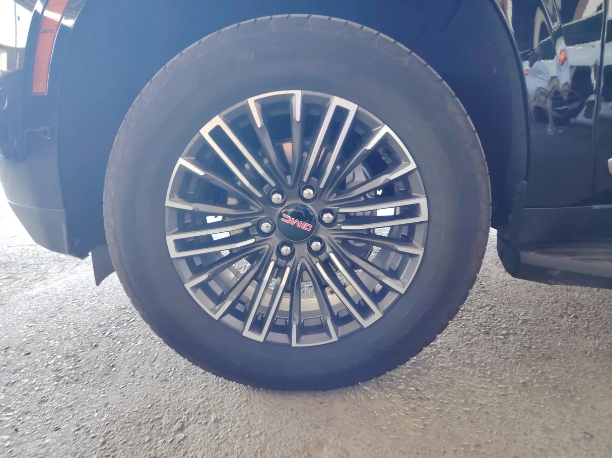 Car image 10