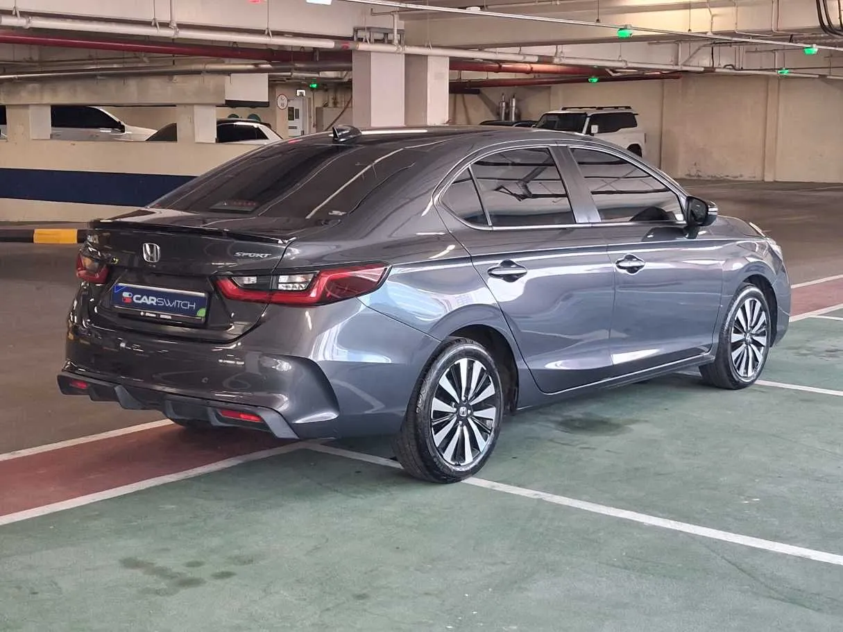 Car image 7