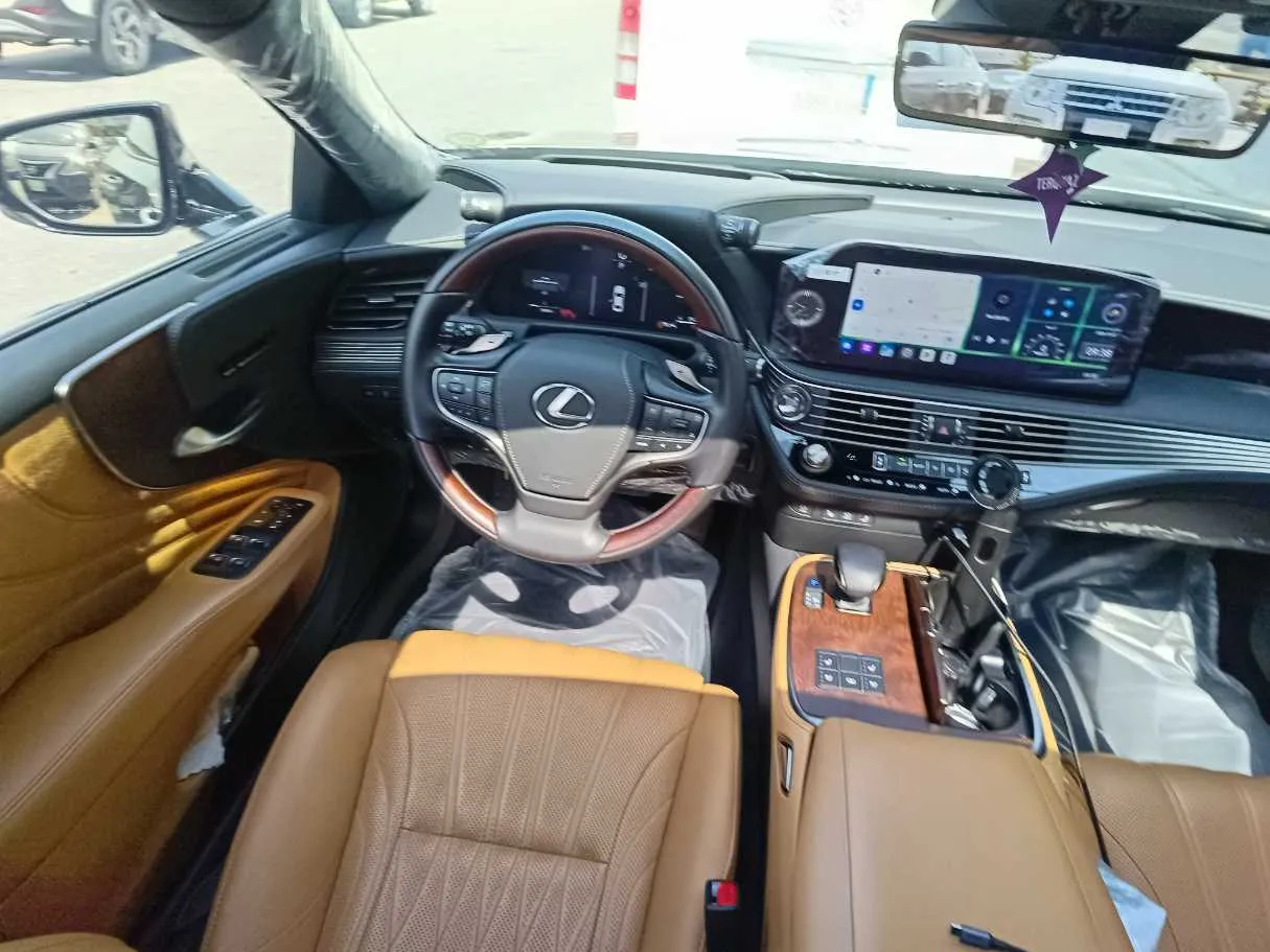Car image 23