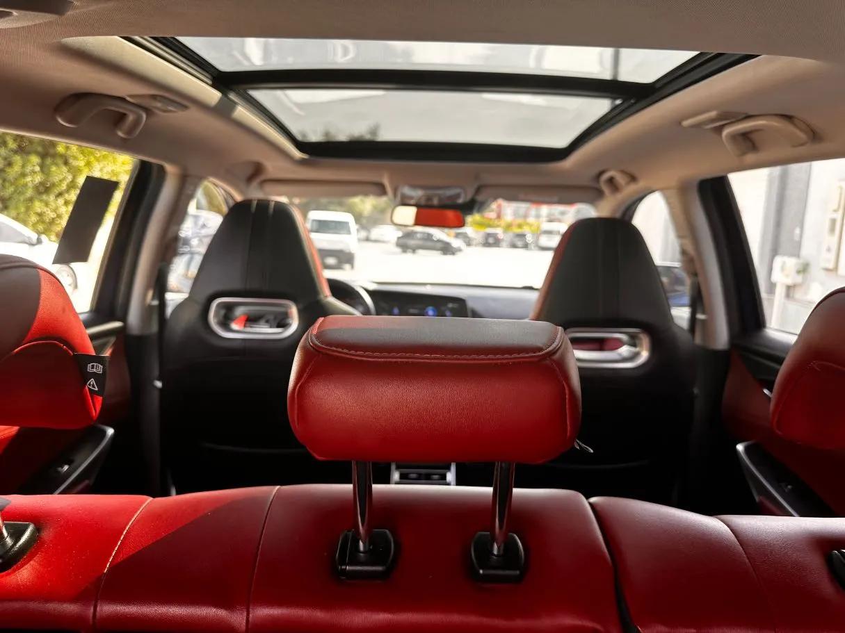 Car image 15