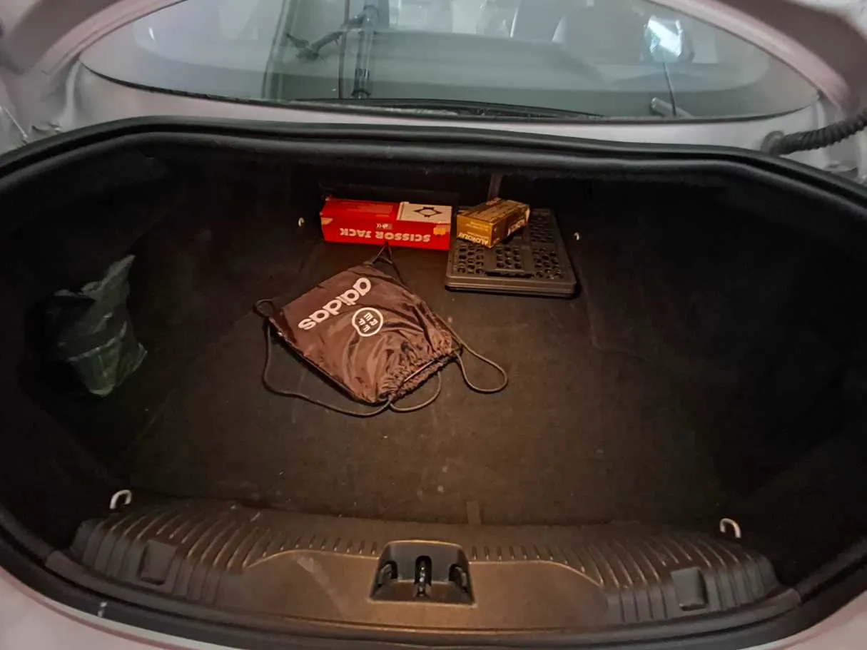 Car image 19