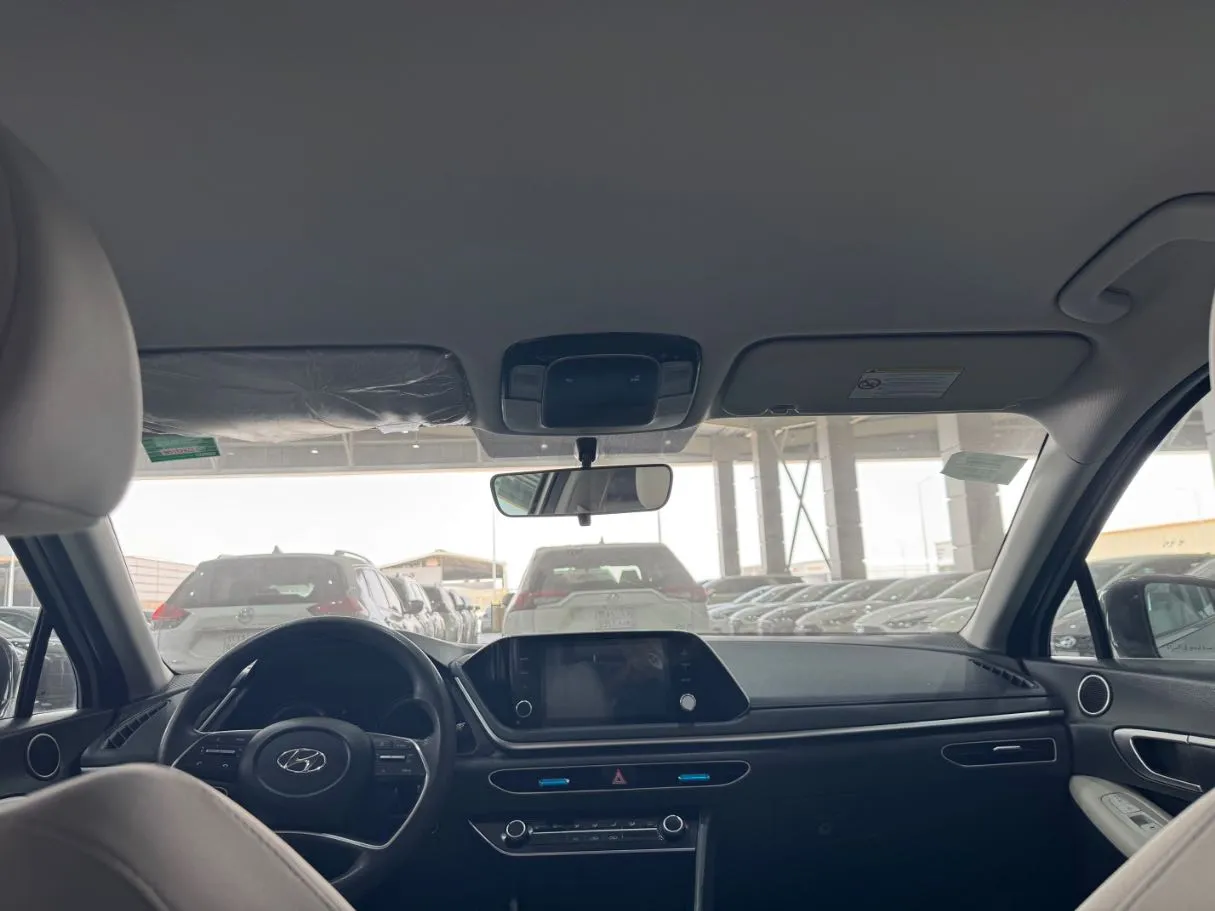 Car image 17