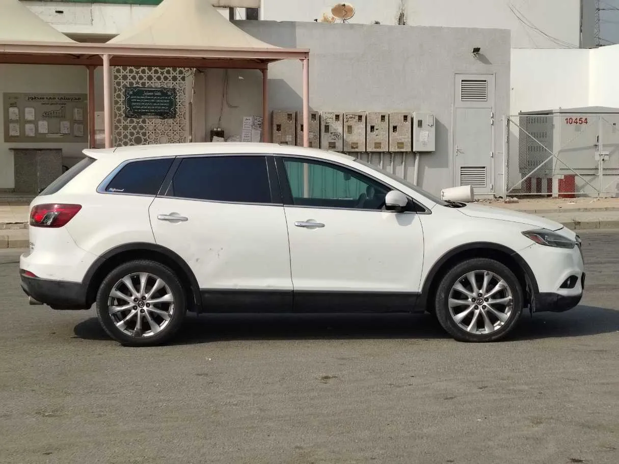 Car image 4