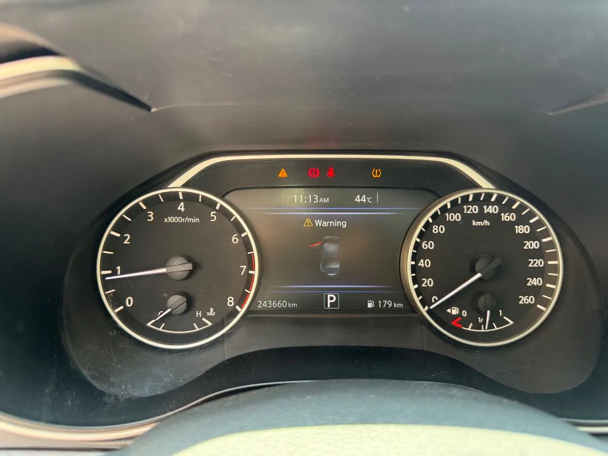 Car image 17