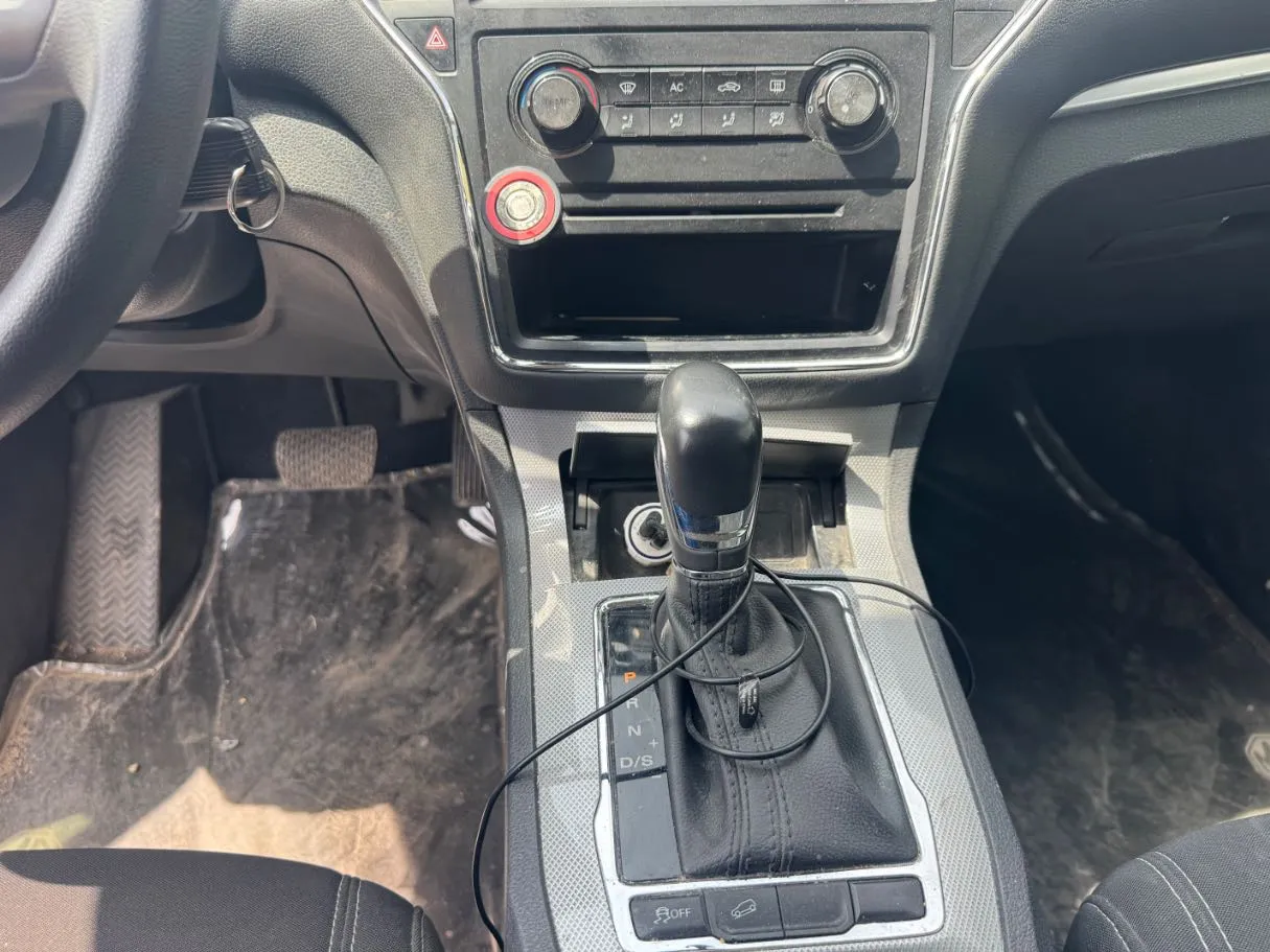 Car image 15