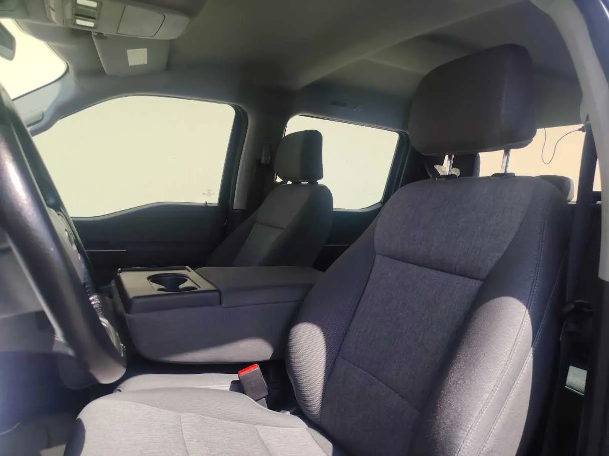 Car image 12