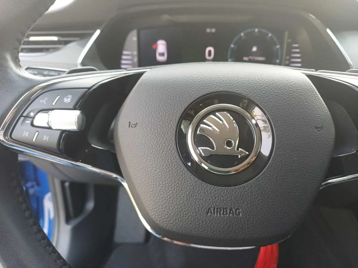 Car image 22