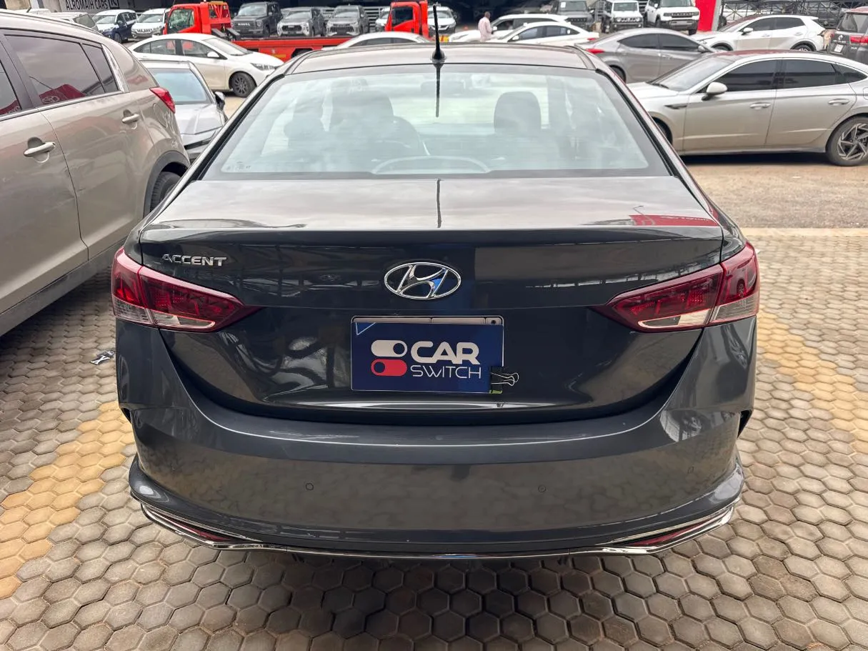 Car image 6