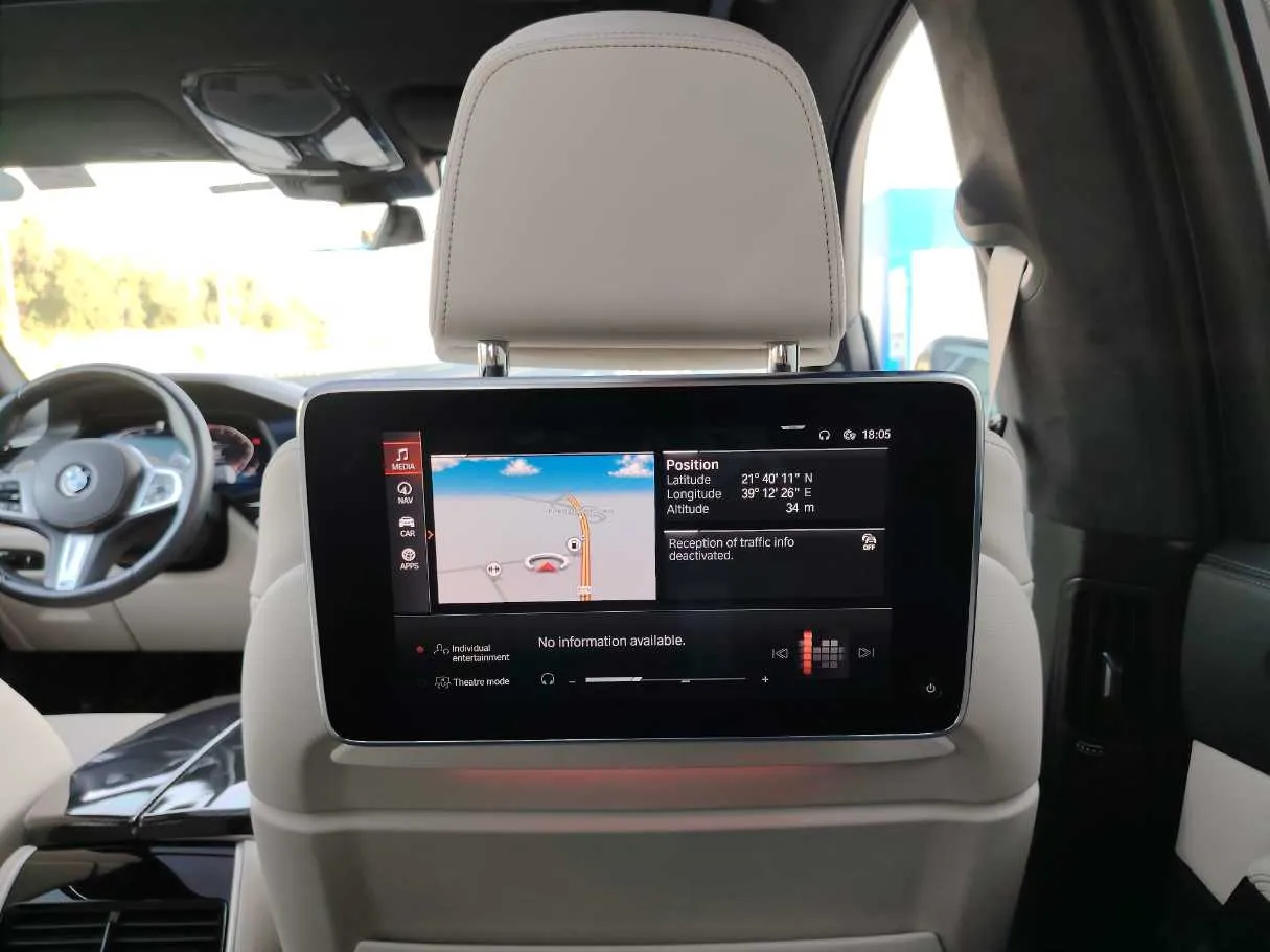 Car image 19