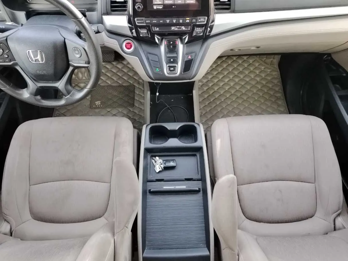 Car image 18