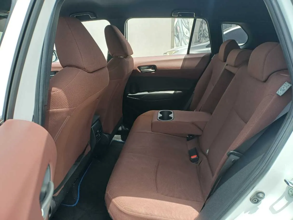 Car image 13