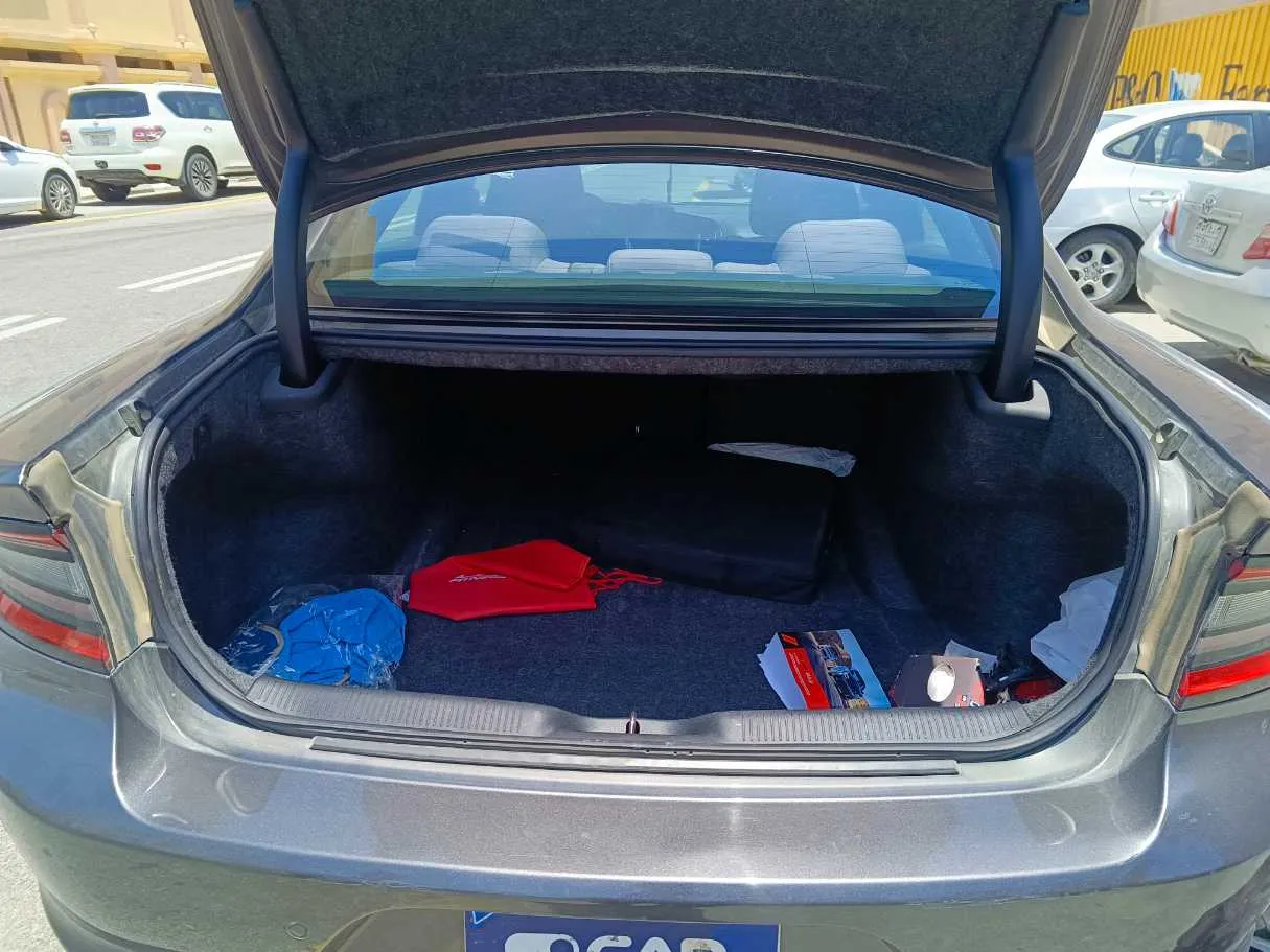 Car image 28
