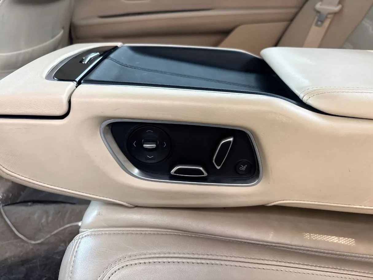 Car image 28