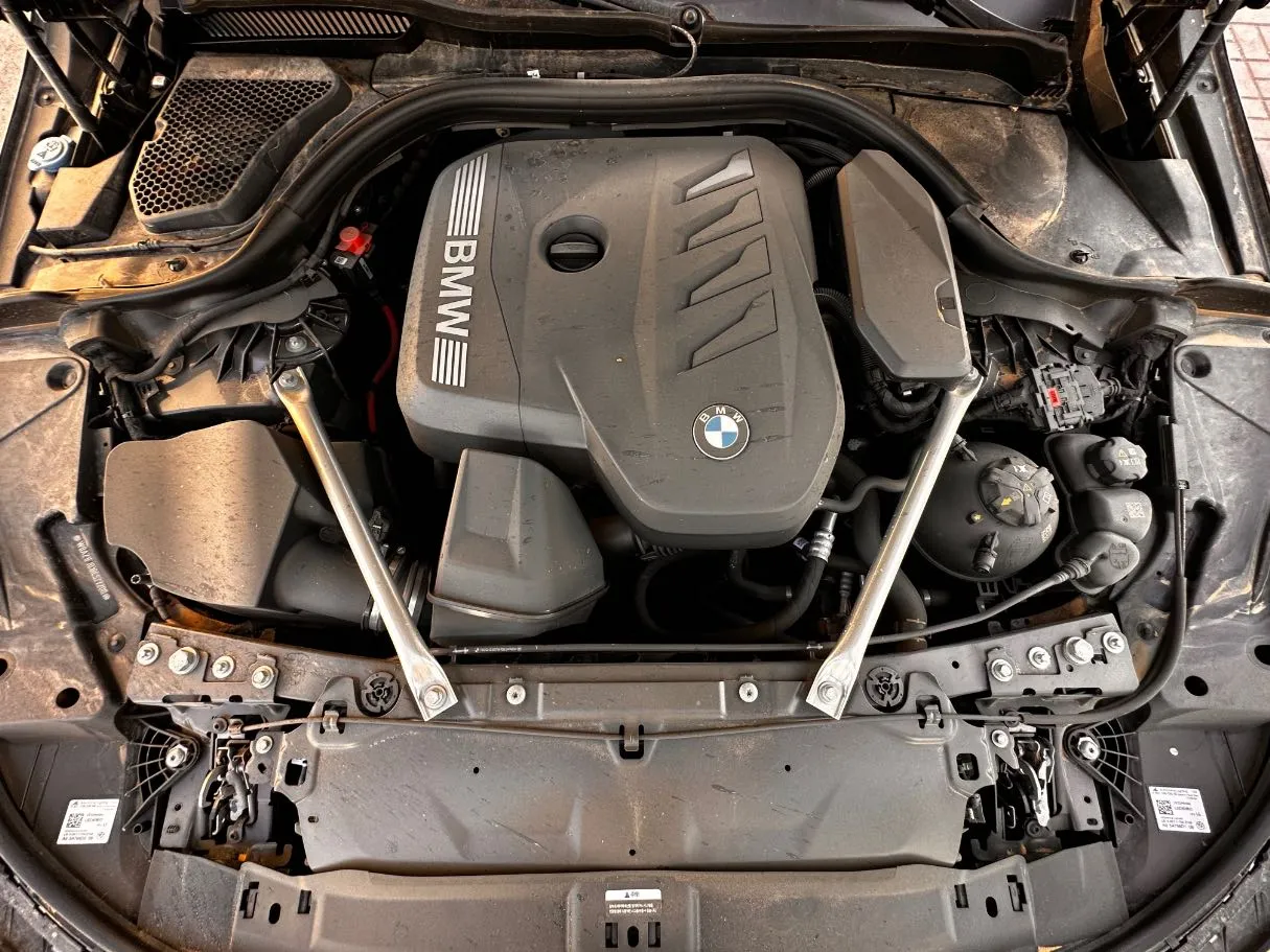 Car image 32