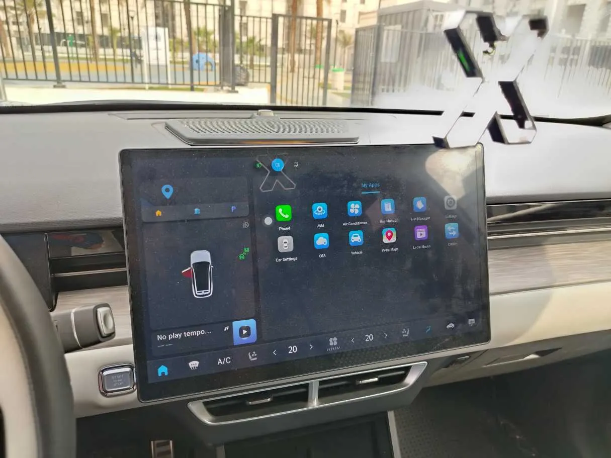 Car image 18